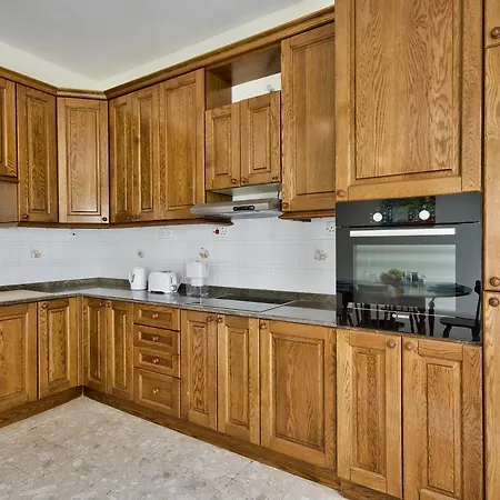 Family Fun Holiday House בית נופש *